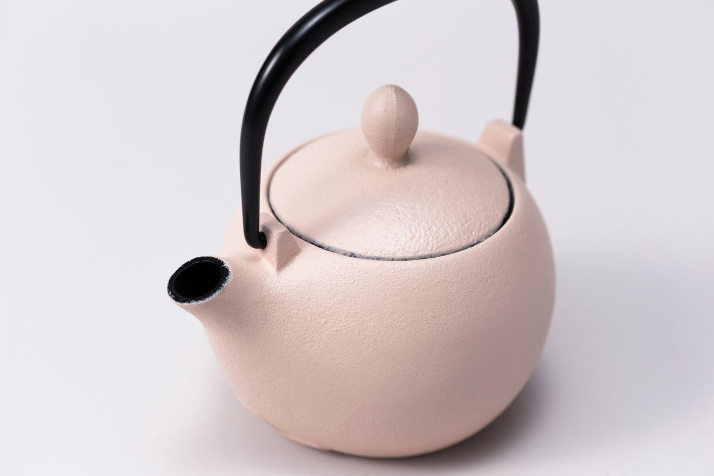 Japanese Cast Iron Teapot - Kyusu Maron (Chestnut) in Sakura Pink