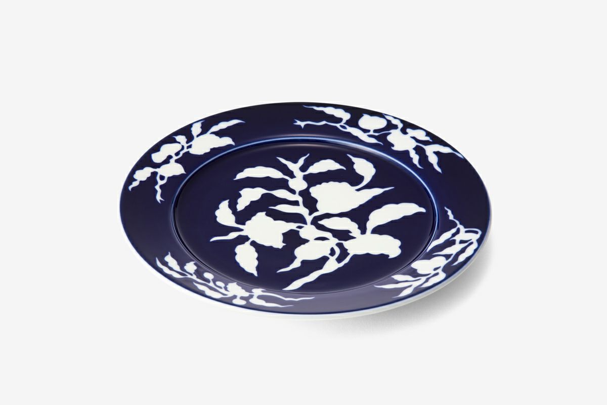 26cm Sometsuke meat plate with elegant white floral branch design on deep blue background, showcasing traditional Fukagawa porcelain craftsmanship