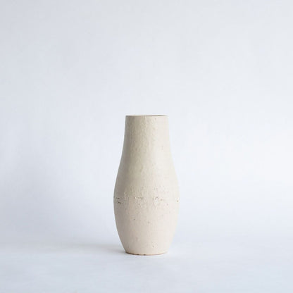 HIBI Shigaraki Ceramic Flower Vase from Natural White Series, featuring traditional pottery techniques and unique stone inclusions, displayed with a colorful floral arrangement