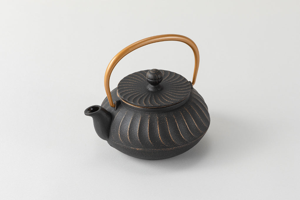 Japanese Cast Iron Teapot - Kyusu Gata Nami (Wave Pattern) in Black and Gold