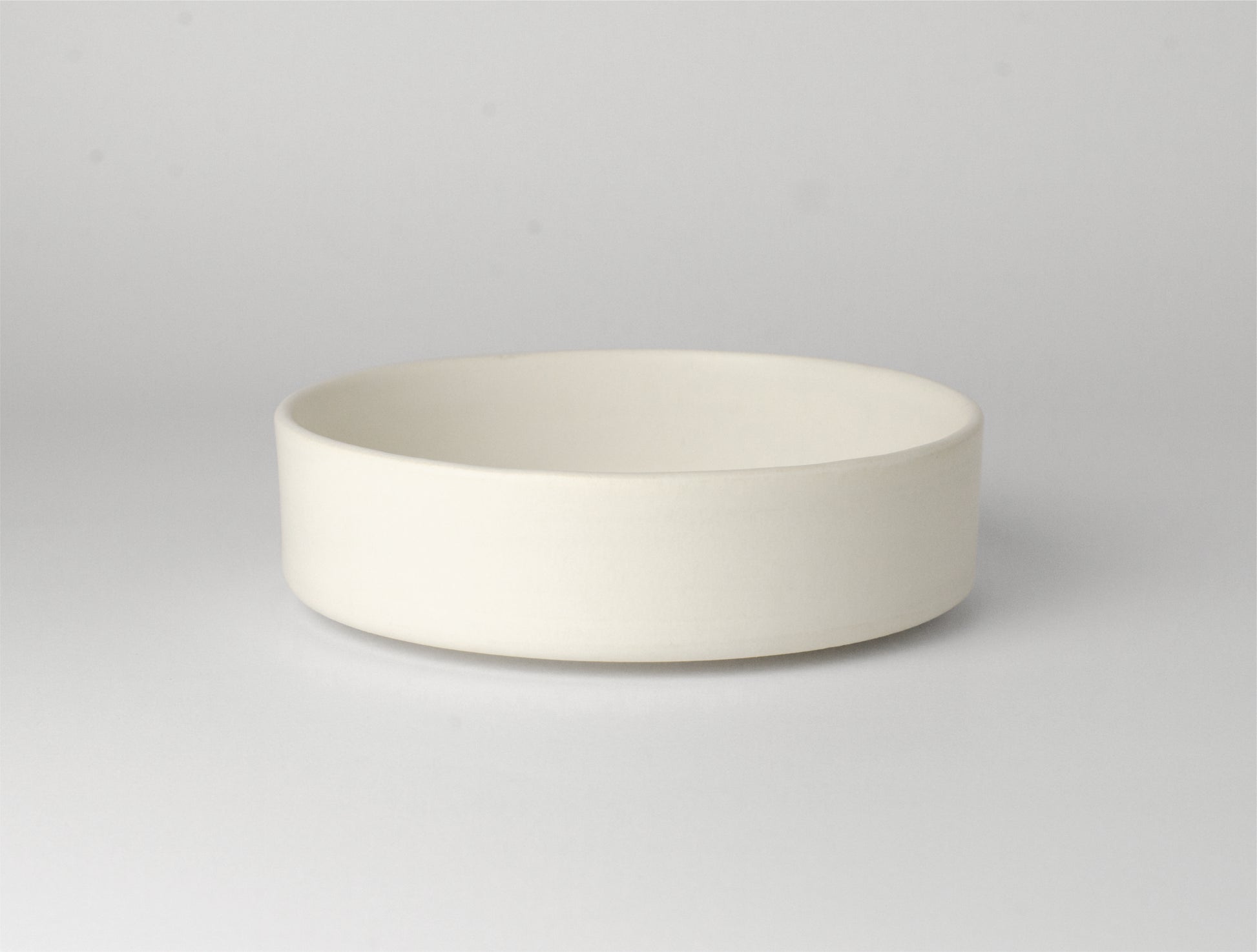 Hasu Awayuki Bowl L in white, showcasing its minimalist design, large diameter, and low profile, perfect for modern Japanese-inspired table settings