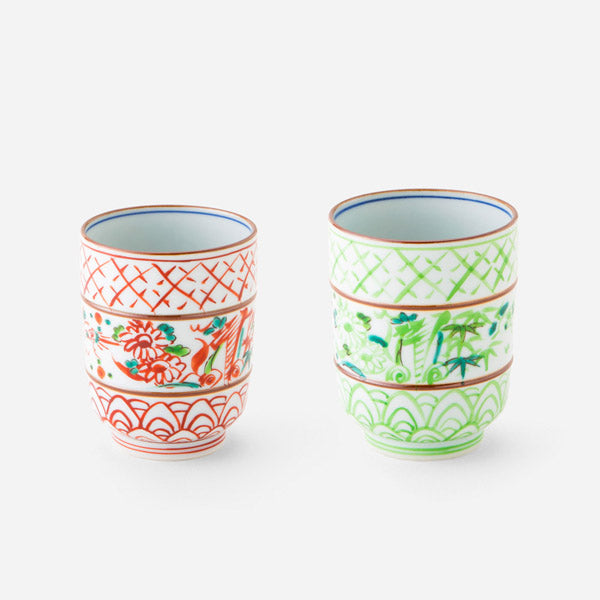 Kumiyugai Nakaobi Akaaoe tea cup set with red and green designs featuring lattice, floral, bamboo, and wave patterns