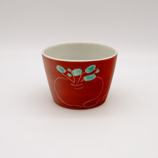 Neagari Kabu Sobachoko featuring a vibrant red exterior with an elegantly simple white and green turnip design, embodying charm and good fortune in Japanese dining culture