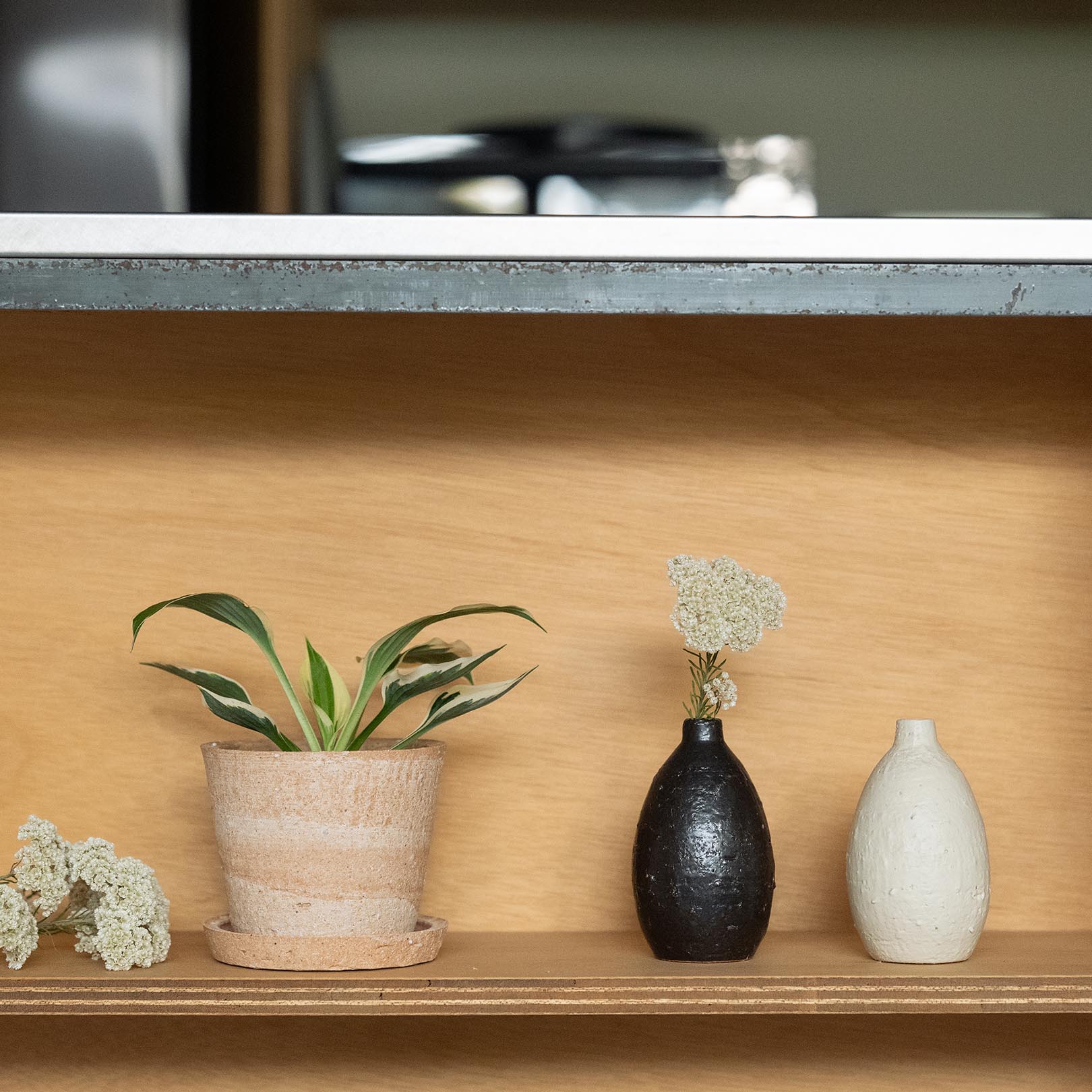 HIBI Artisan Ceramic Bud Vase from Speckled White Collection, showcasing traditional Shigaraki pottery techniques and natural stone inclusions